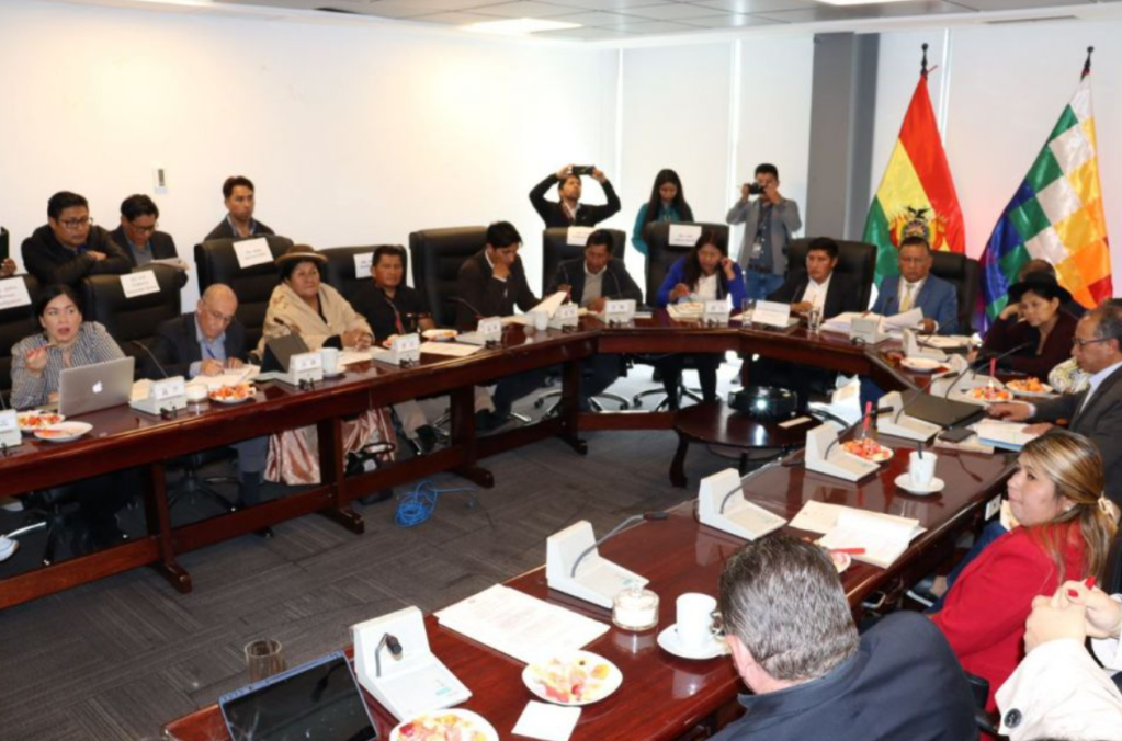 De madrugada, sin la oposición y en secreto, el MAS aprueba uno de los contratos del litio en&nbsp;comisión