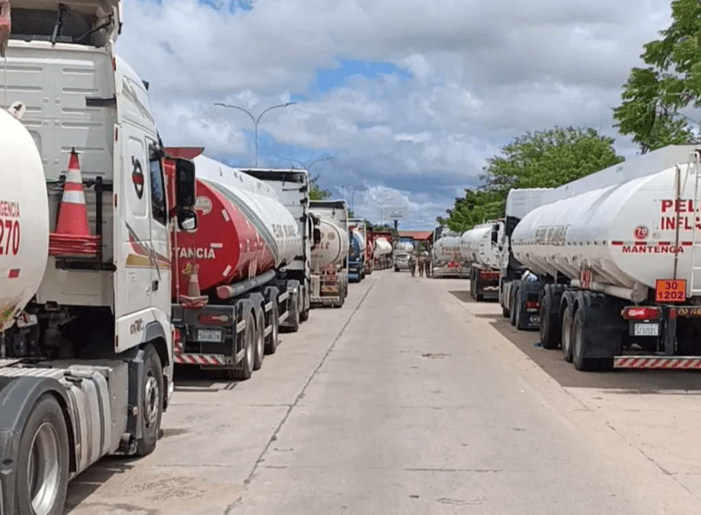 10 mil transportistas en emergencia por falta de diésel en Santa&nbsp;Cruz
