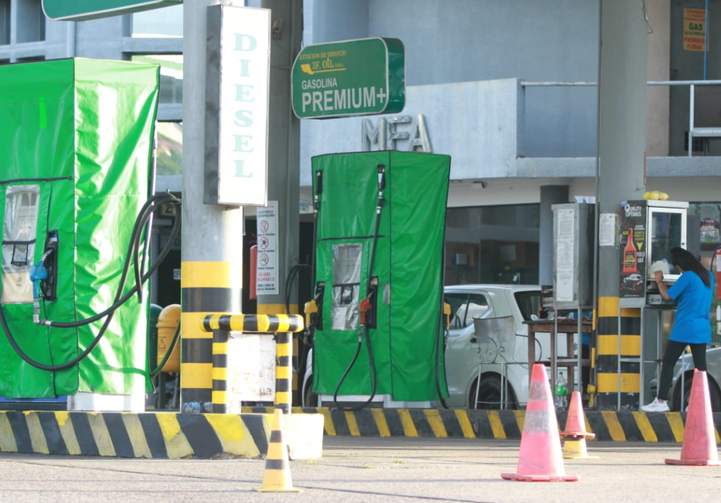Surtidores de Santa Cruz denuncian paralización de su trabajo por ausencia de&nbsp;combustible